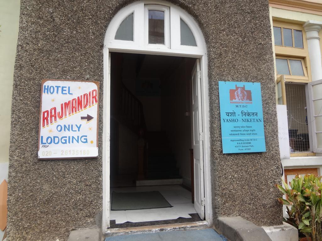 Hotel Rajmandir Пуна Экстерьер фото